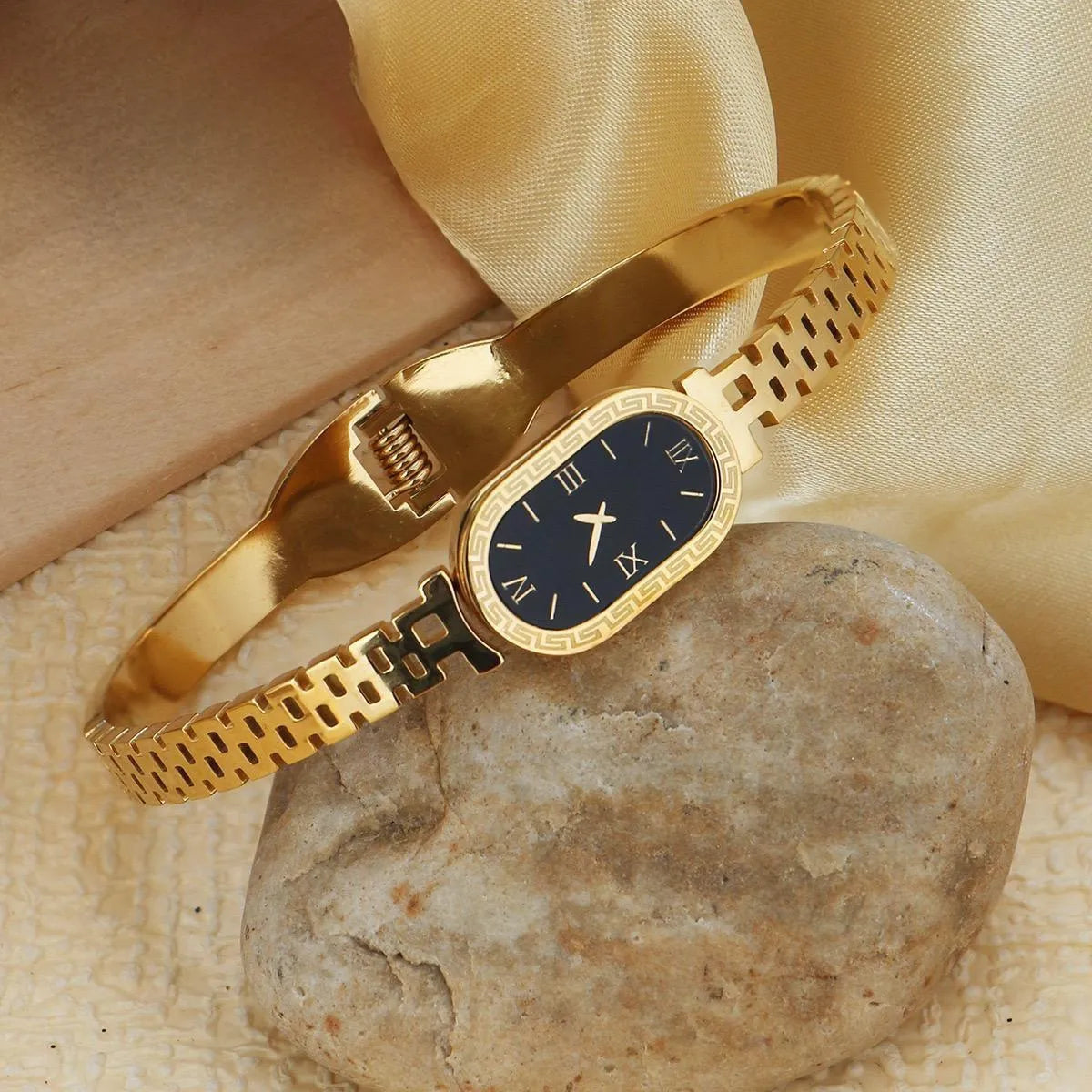 The Heritage Oval Bangle Watch