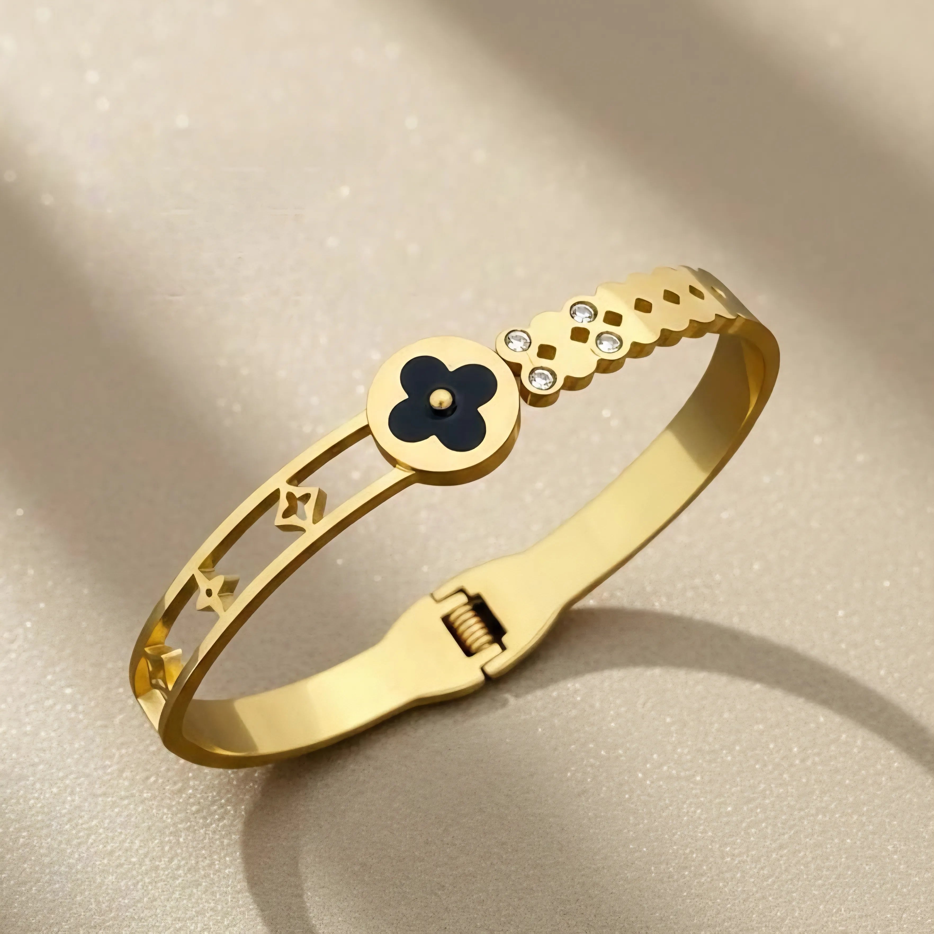 Midnight Clover & Star Gold Handcuff