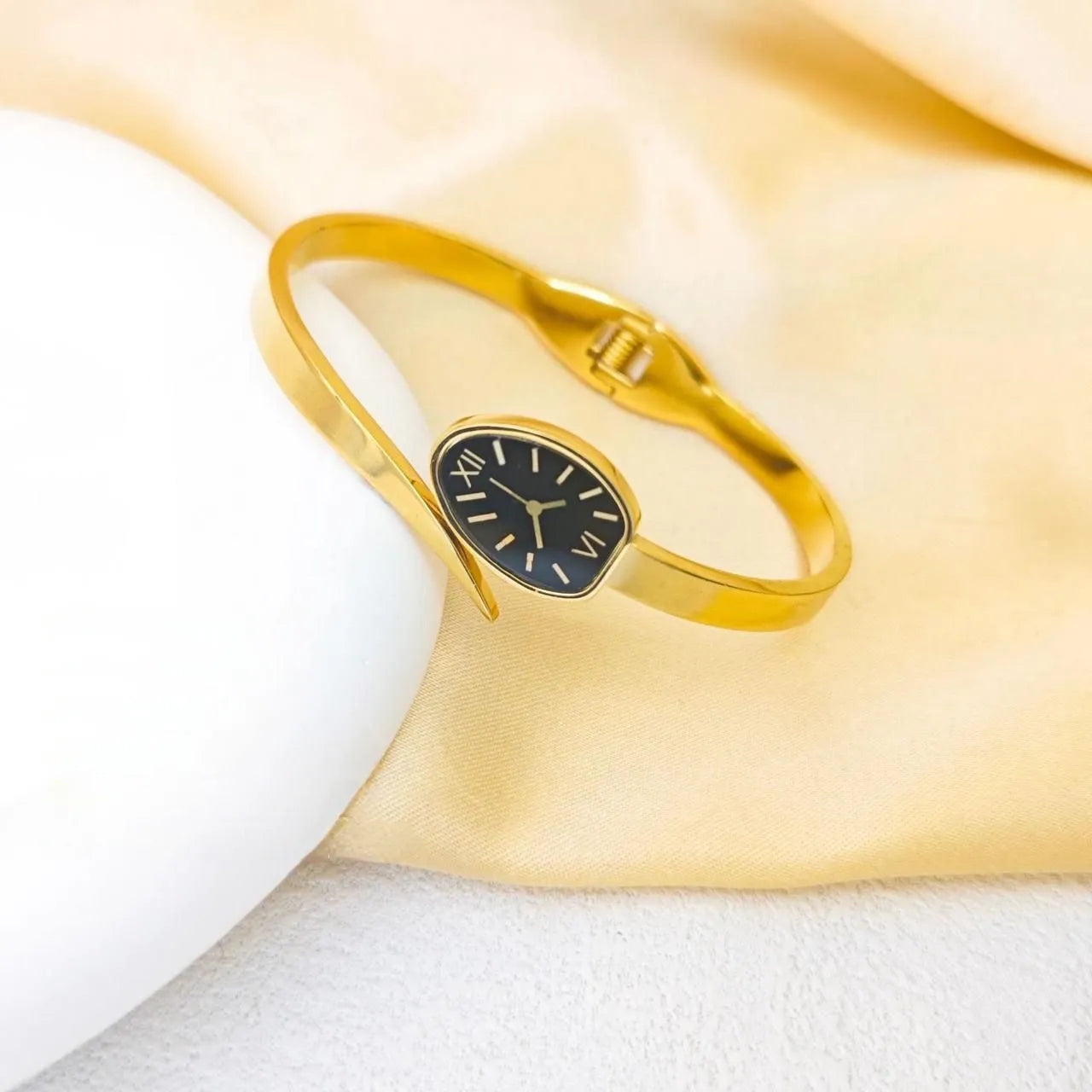 Geneva Oval Watch Handcuff