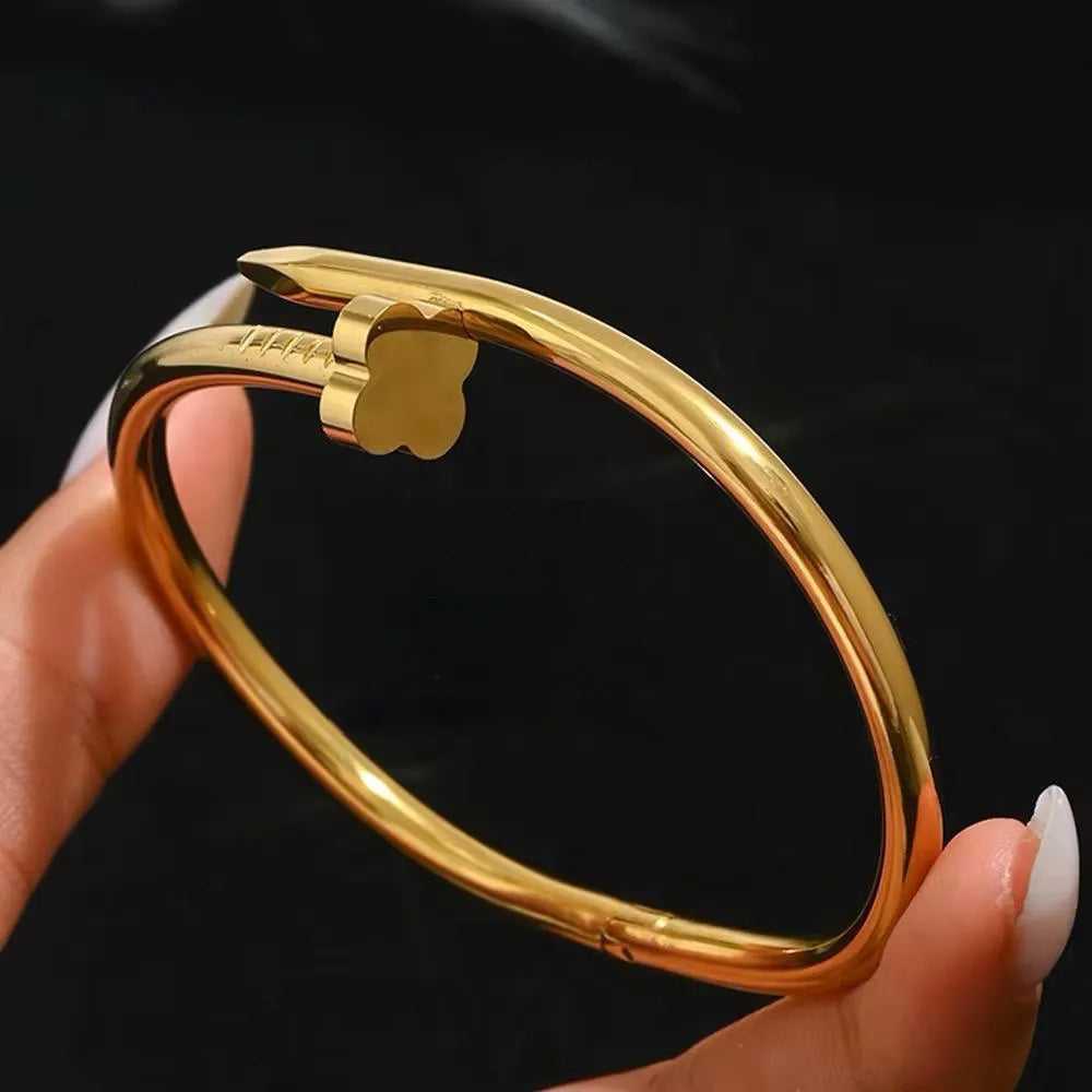 Verona Clover Nail Gold Handcuff