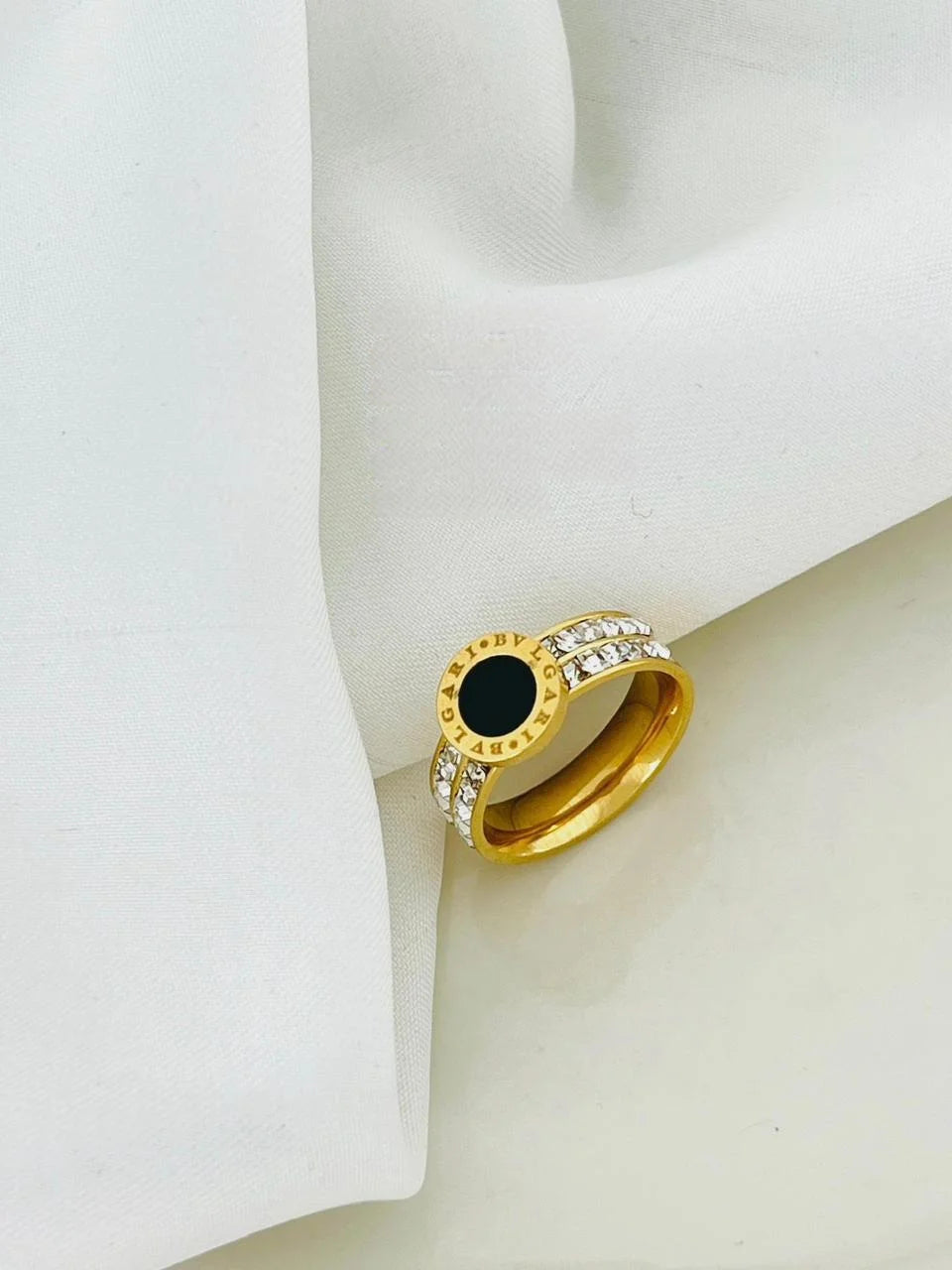 The Windsor Equestrian Wrap Ring