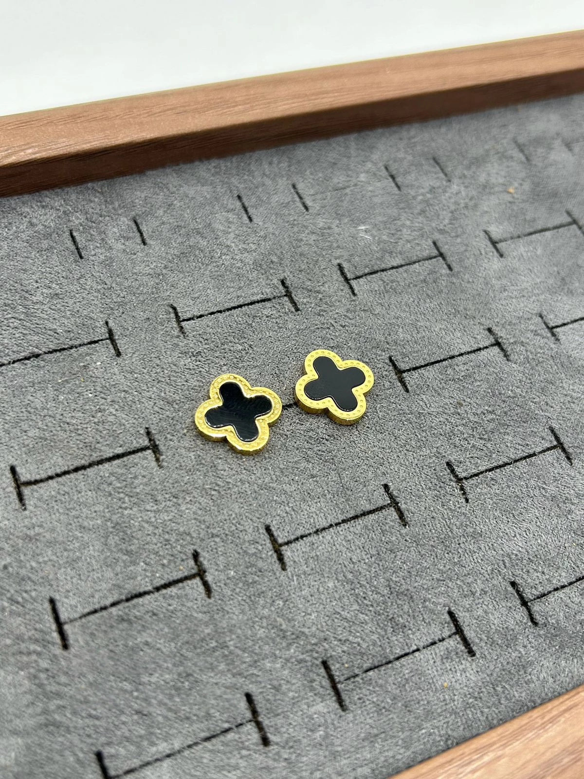 Vintage Motif Clover Earrings