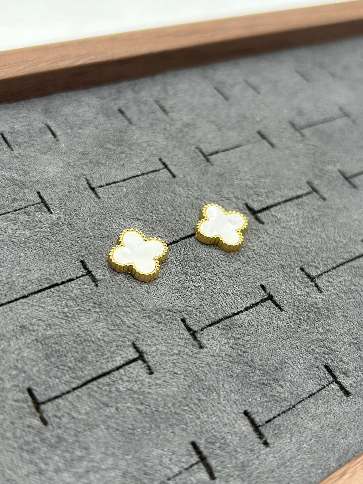 Vintage Motif Clover Earrings