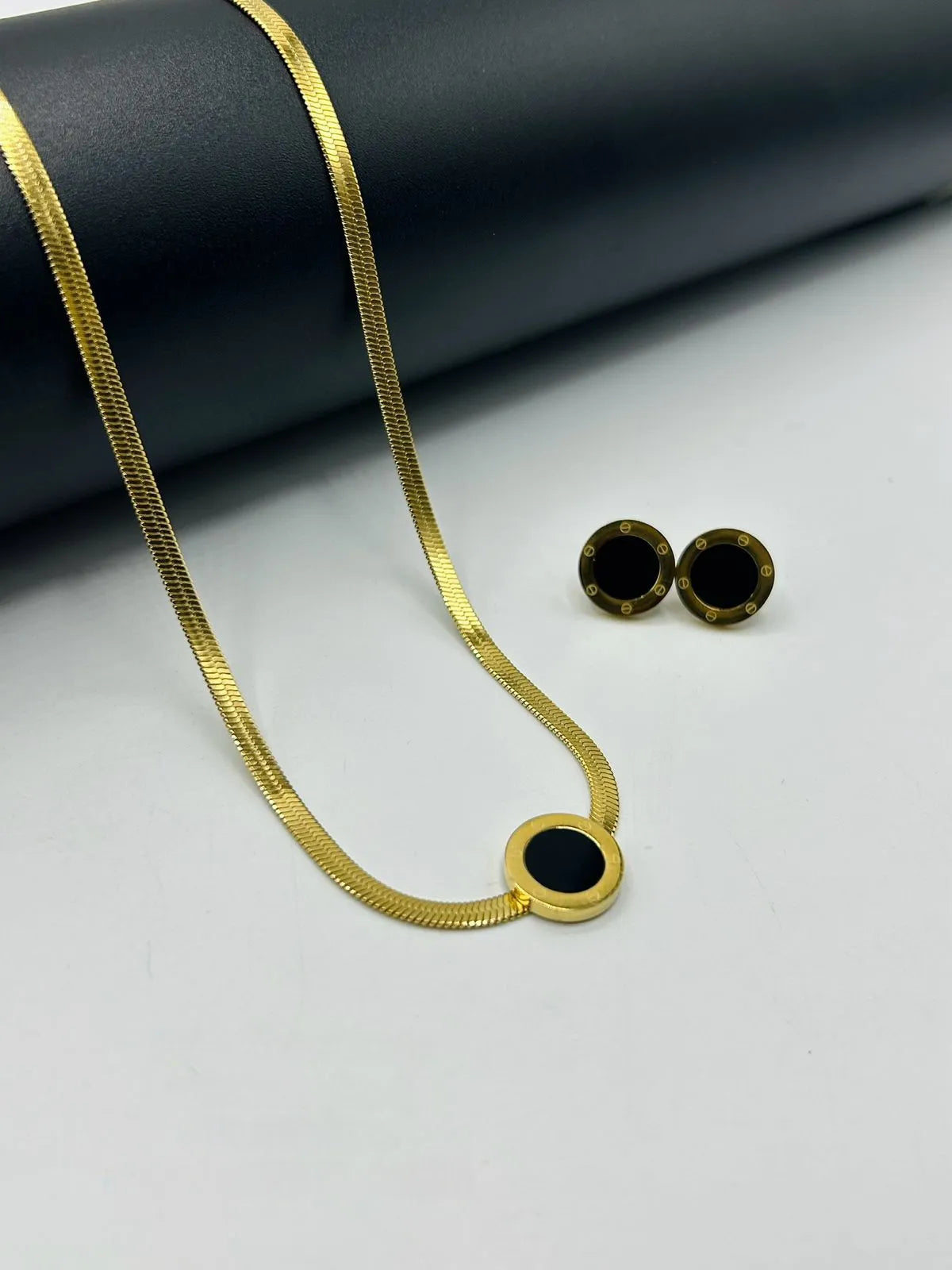 Nova Classic Circle 2-Piece Set