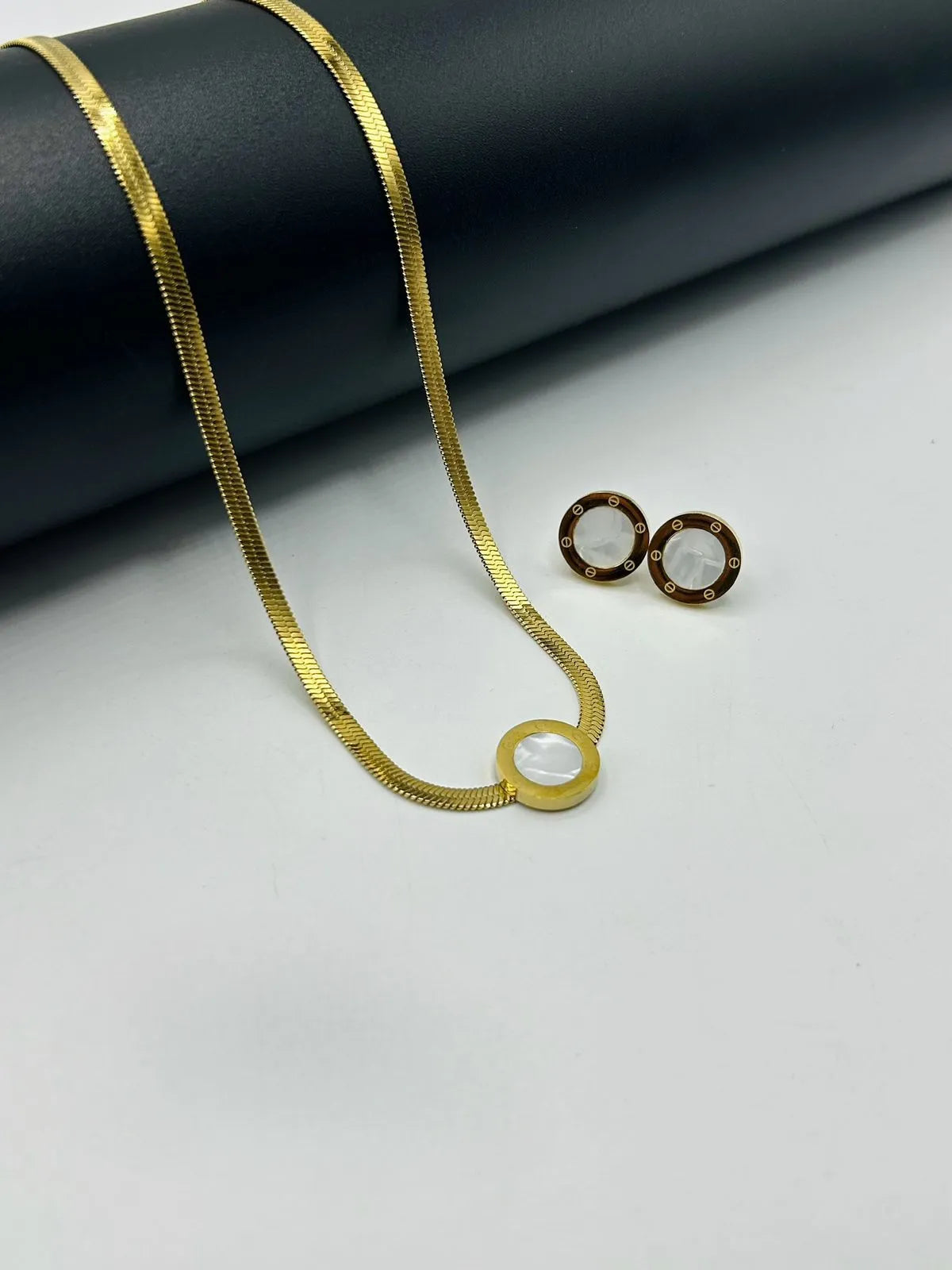 Nova Classic Circle 2-Piece Set