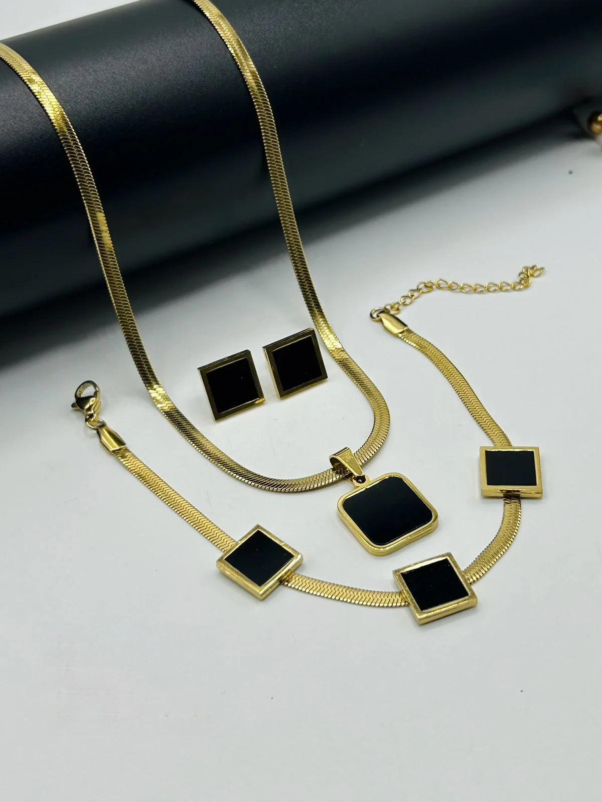 The Onyx Square Herringbone Set