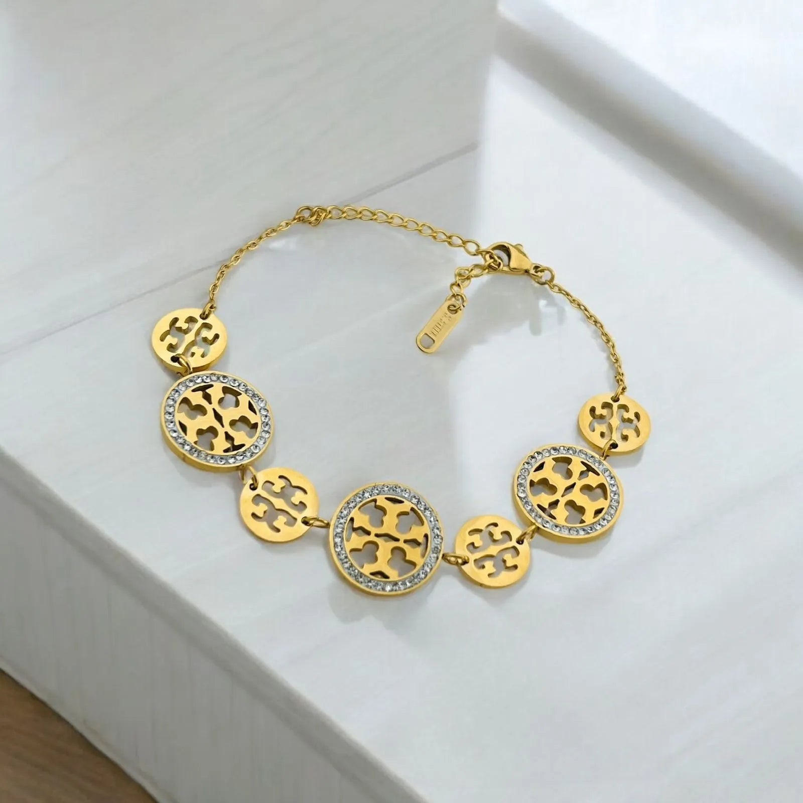 Gemma Cutout Halo Station Bracelet