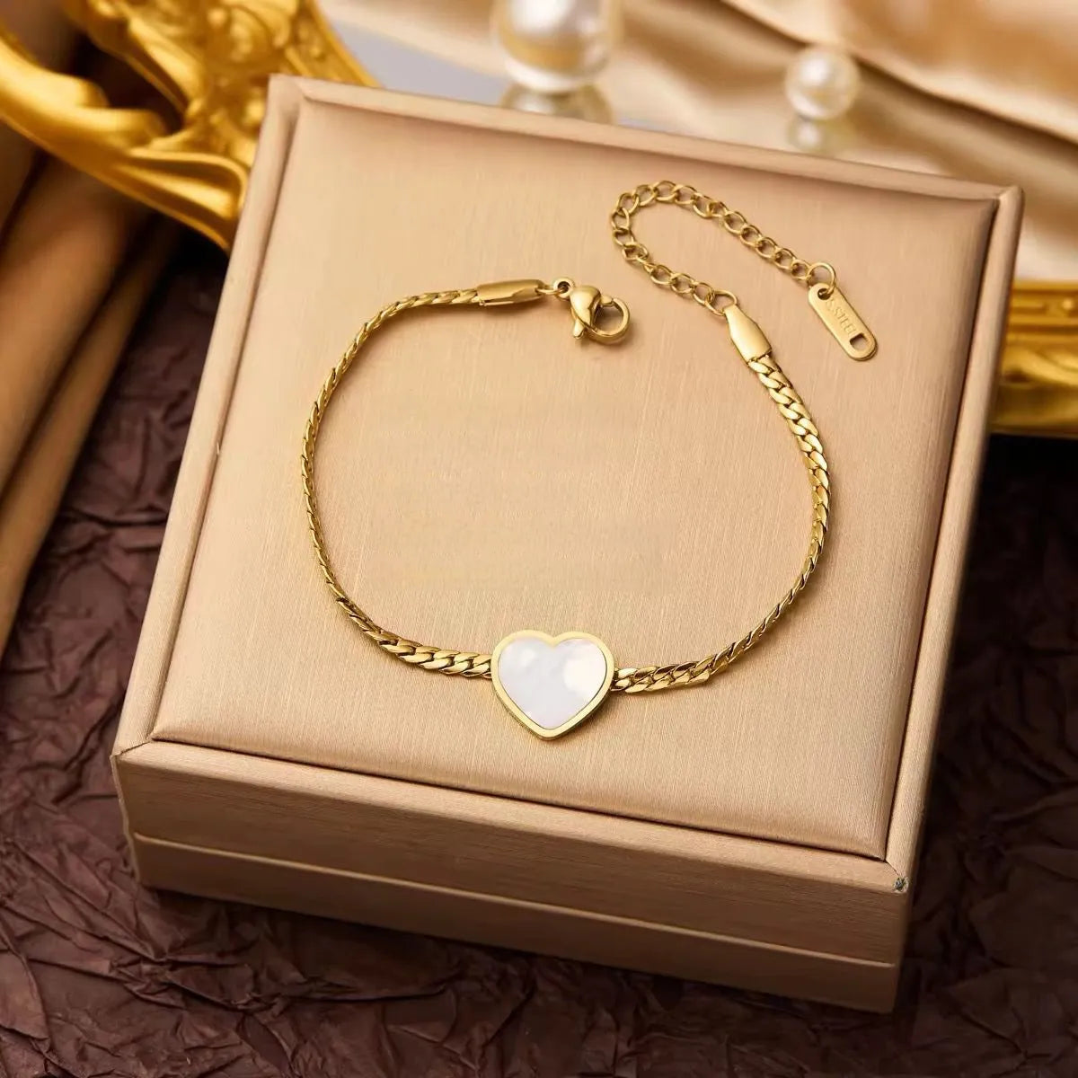 Pearl Amour Heart Bracelet